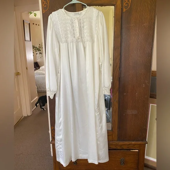Christian Dior Nightgown - Picture 2 of 8